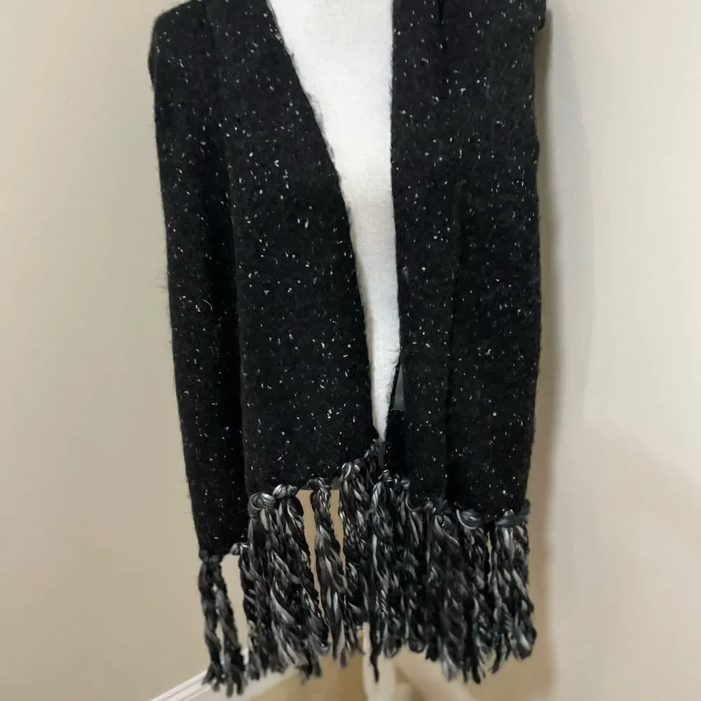 New Anthropologie Scarf/Wrap Black Fringed Super Soft NWOT


73 inch long - Picture 4 of 9